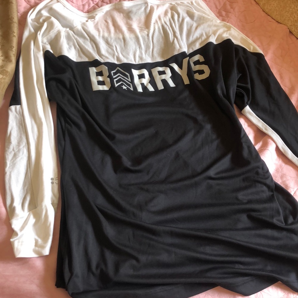 Barry’s long sleeve tee